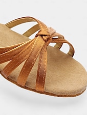 economico Scarpe per balli latini-sandali da ballo latino in raso da donna con design a cinturini, suola in morbida pelle scamosciata e tacco basso - perfetti per balli da sala, salsa e balli sociali