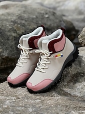 economico Stivali di neve e inverno-scarponi da trekking da donna color cuoio con fodera in pile, design impermeabile e suola robusta, ideali per trekking con tempo freddo e avventure invernali