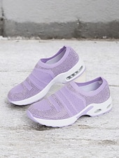 preiswerte Damen-Sneaker-leichte lila Slip-On-Sneaker für Damen mit Strass-Details – bequeme Luftpolstersohle zum Gehen und für die Freizeit