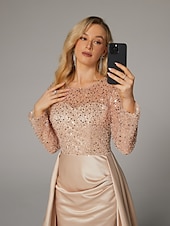 preiswerte Sekt-Meerjungfrau Abendkleid Elegantes Kleid Karneval Maskerade bodenlang langärmlig Illusions-Ausschnitt Champagner Brautmutter Kleid Satin mit Perlen Überrock