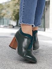 baratos Botas de tornozelo-botins femininos de couro sintético verde com bico fino e salto bloco – sapatos modernos e sofisticados para uso no escritório e na noite