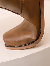 levne Cowboy &amp; Western Boots-dámské hnědé westernové kovbojské boty z umělé kůže - výška do půl lýtek s naskládaným podpatkem pro ležérní outfity a outfity ve venkovském stylu