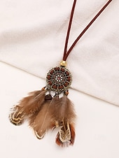 billige Halskjede for kvinner-kvinners boho dusk halskjede med skinnsnor og drømmefanger anheng - perfekt for festivaler og bohem stil
