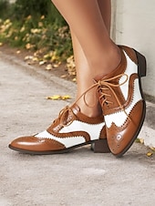 abordables Richelieu femme-chaussures richelieu brogue noires et blanches pour femmes - chaussures habillées vintage en similicuir à bout golf bicolore pour occasions formelles