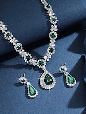billige Halskjede for kvinner-smykkesett med grønne dråper i krystall - halskjede og øredobber med rhinestone-aksenter for kvinner, perfekt for bryllup og formelle begivenheter