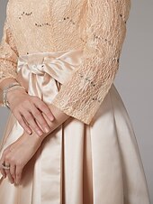preiswerte Bodenlänge-A-Linien Kleid Mutter der Braut Kleid Elegant Plus-Size Hoch Niedrig Schmuckkragen Asymmetrisches Satin Spitze 3/4 Länge Ärmel Bodenn Länge mit Schärpe  Bandapplikationen