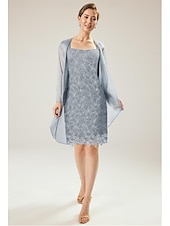 abordables Avec veste-Ensemble robe fourreau/colonne pour cérémonie de plage tenue de la mère de la mariée robe élégante à col bijou longueur genoux chiffon en dentelle manches 3/4 manteau inclus robes avec perles