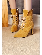 abordables Bottes à la mode-bottes à talons hauts à lacets jaunes pour femmes – des chaussures audacieuses et tendance pour des tenues à la mode et des occasions spéciales