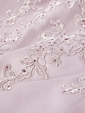 tanie Długość podłogi-Sukienka sheath na plażę Sukienka matki panny młodej Elegancka Dekolt bateau Długość do podłogi Satyna 3/4 długości rękaw z aplikacjami koronkowymi