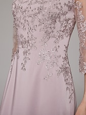tanie Długość podłogi-Sukienka sheath na plażę Sukienka matki panny młodej Elegancka Dekolt bateau Długość do podłogi Satyna 3/4 długości rękaw z aplikacjami koronkowymi