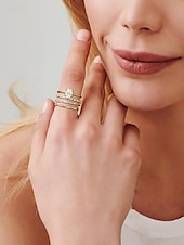 abordables Anillos de mujer-Anillos apilables de oro engastados con circonitas cúbicas de corte ovalado y redondo, elegantes joyas minimalistas para mujeres, perfectas para bodas, compromisos y ocasiones especiales.