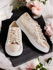 billiga Brud-damsneakers i spets med satängkanter - perfekta för ett avslappnat chic bröllop