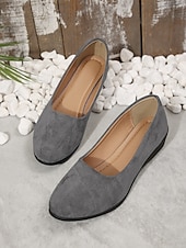 お買い得  レディースフラットシューズ-クッションソールを備えた女性用の柔らかいネイビーブルーのスエードスリッポンフラットシューズ | 普段使いに最適