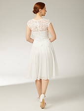 voordelige Met Jas-Twee-delige Sluier  Kolom Moeder van de Bruid Jurk Strand Bruiloft Elegante Sieraad Hals Knie Lengte Chiffon Satin Kant 3/4 Lengte Mouw Korte Jas Jurken met Applicaties