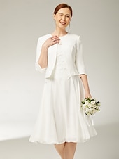 voordelige Met Jas-Twee-delige Sluier  Kolom Moeder van de Bruid Jurk Strand Bruiloft Elegante Sieraad Hals Knie Lengte Chiffon Satin Kant 3/4 Lengte Mouw Korte Jas Jurken met Applicaties