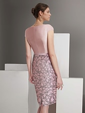 preiswerte Mit Jacke-Zwei Stücke Säulen-/Säulen-Kleid Anzug Mutter der Braut Kleid Vintage Funkeln  Glanz V-Ausschnitt Knie Länge Satin Glitzer Spitze 3/4 Ärmel mit Spitzenapplikationen Derby Kleid Renntag Kleid 2025