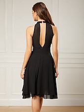 baratos Vestidos de Cocktail-Vestidos de Cocktail A-Line Vestido de Festa Convidada de Casamento Comprimento Até o Joelho Sem Mangas Decote Halter Chiffon Costas em V com Pregas Vestidos Derby 2025
