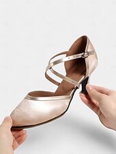 baratos Sapatos de Dança Latina-sapatos de dança fechados em cetim champanhe com design de tira cruzada para mulheres - ideais para dança de salão e social