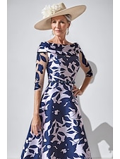 billiga Golvlängd-A-linjeformad klänning Brudens mor Klänning Elegant Enkel Båt hals snitt Tea-längd Satin 3/4-lång ärm med blommigt tryck Plisseringar Derbyklänning Raceday Klänning Bröllopsgästklänning 2025