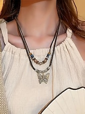 economico Collana da donna-collana vintage in pelle con ciondolo a farfalla – gioiello regolabile in stile boho per donne e uomini, perfetto per abbigliamento casual e da festa