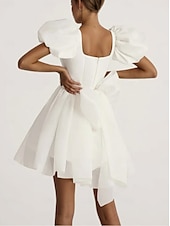 economico Abiti bianchi-Abiti Bianchi di Fidanzamento Piccole Lauree Abiti da Sposa A-Line Scollo Quadrato Maniche Corte Corti/Mini Satin Abiti da Sposa con Cintura/Fascetta Fiocco(i)