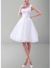 abordables Petites Robes Blanches-Robe Blanche de Petite Remise de Diplôme de Fiançailles Robes de Mariage A-Ligne Col Carré Sans Manches Courte  Mini Satin Robes de Mariée Avec Sash  Ruban Fleur