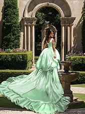 preiswerte GRÜN-Ballkleid Abendkleid Promistil Gestuftes Kleid Karneval Formal Mit Zug Ärmellos Tiefer Ausschnitt Glänzendes Satin mit Rüsche