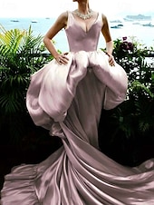 preiswerte GRÜN-Ballkleid Abendkleid Promistil Gestuftes Kleid Karneval Formal Mit Zug Ärmellos Tiefer Ausschnitt Glänzendes Satin mit Rüsche
