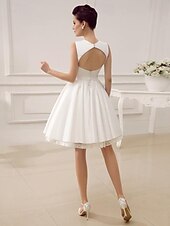 abordables Petites Robes Blanches-Robe Blanche de Petite Remise de Diplôme de Fiançailles Robes de Mariage A-Ligne Col Carré Sans Manches Courte  Mini Satin Robes de Mariée Avec Sash  Ruban Fleur