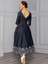 baratos Comprimento do chão-Vestido Mãe da Noiva A-Line Vestido Elegante Simples Decote em V Comprimento do Tornozelo Comprimento de Chá de Cetim Manga 3/4 Com Pregas de Renda com Lantejoulas Vestido de Dia de Corrida