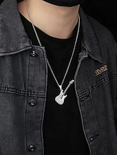abordables Joyas para hombres-Collar con colgante de guitarra para hombre: joyería de estilo rock de acero inoxidable dorado y plateado para amantes de la música y ocasiones especiales.