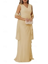 baratos Vestidos para Madrinhas-sereia / trompete vestido de dama de honra decote em v sem mangas elegante comprimento até o chão chiffon com babados / franzidos 2025