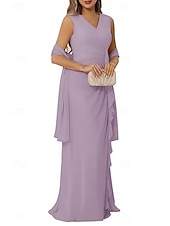 baratos Vestidos para Madrinhas-sereia / trompete vestido de dama de honra decote em v sem mangas elegante comprimento até o chão chiffon com babados / franzidos 2025