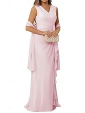 baratos Vestidos para Madrinhas-sereia / trompete vestido de dama de honra decote em v sem mangas elegante comprimento até o chão chiffon com babados / franzidos 2025