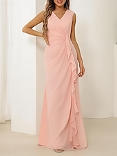 baratos Vestidos para Madrinhas-sereia / trompete vestido de dama de honra decote em v sem mangas elegante comprimento até o chão chiffon com babados / franzidos 2025