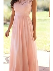 baratos Vestidos para Madrinhas-Linha A Vestido de Madrinha Decorado com Bijuteria Sem Manga Elegante Longo Chiffon / Renda com Faixa / Fita / Pregas 2022