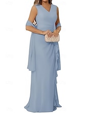 baratos Vestidos para Madrinhas-sereia / trompete vestido de dama de honra decote em v sem mangas elegante comprimento até o chão chiffon com babados / franzidos 2025