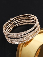 billige Damearmbånd-flerlags rhinestone mansjettarmbånd for kvinner - elegante sølvsmykker med glitrende rhinestones for bryllup, fester og spesielle anledninger
