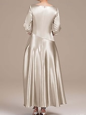 baratos Comprimento do chão-Vestido Mãe da Noiva A-Line Elegante Simples Luxuoso Decote V Gola de Camisa Comprimento Total Cetim Manga Curta com Pregas