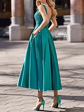 levne Koktejlové šaty-A-line koktejlové šaty elegantní šaty formální svatební host čajová délka bez rukávů hluboký výstřih kapsa krajková aplikace s korálky kapsové šaty