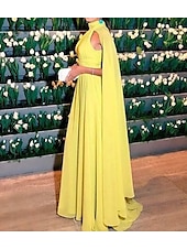 economico GIALLO-Abito da sera A-Line abito elegante da matrimonio formale lungo pavimento senza maniche colletto alto con mantelline in chiffon arricciato