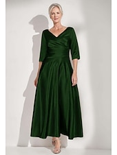 baratos Comprimento do chão-Vestido Mãe da Noiva A-Line Elegante Simples Luxuoso Decote V Gola de Camisa Comprimento Total Cetim Manga Curta com Pregas