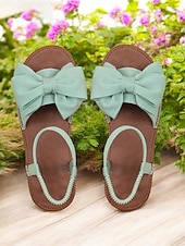 abordables Mujeres-Sandalias con lazo verde claro para mujer: elegantes sandalias planas de punta abierta con correa en el tobillo para verano, salidas informales y ropa de playa.