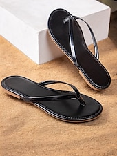 Недорогие Женщины-Женские шлепанцы с металлическим ремешком – минималистичные пляжные сандалии с мягкой подошвой, повседневный летний стиль для отпуска, бассейна и повседневной носки