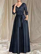 billiga Golvlängd-A-linjeformad Mor till Bruden Klänning Bröllop Gäst Elegant V-ringad Golvlängd Satin Spets 3/4 Längd Ärmar Med Spetsrosett Fickor