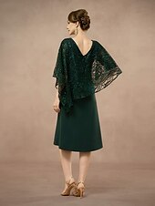 preiswerte Einfaches Kleid-A-Linie Brautmutterkleid Elegant V Ausschnitt Knielang Spitze Halbarm mit Spitze Einfarbig 2025