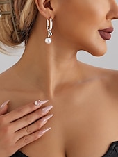 voordelige Damesoorbellen-chique asymmetrische creolen voor dames met parel- en metalen bolversieringen - modern en elegant, geschikt voor modieuze vrouwen om te dragen voor dagelijkse en avondgelegenheden