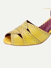 levne 30. léta-dámské vintage žluté vykukující podpatky z 30. let – retro kožené sandály s páskem kolem kotníku a brogue detaily pro elegantní dámy, ideální na večírky a formální události