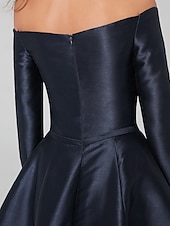 economico Abiti da cocktail-Abiti A-Line per occasioni speciali Abito elegante Ospite di matrimonio Festa di cocktail Lunghezza fino al ginocchio Maniche lunghe Off-Shoulder Seta con abiti plissettati