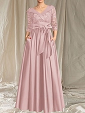 billiga Golvlängd-A-linjeformad Mor till Bruden Klänning Bröllop Gäst Elegant V-ringad Golvlängd Satin Spets 3/4 Längd Ärmar Med Spetsrosett Fickor